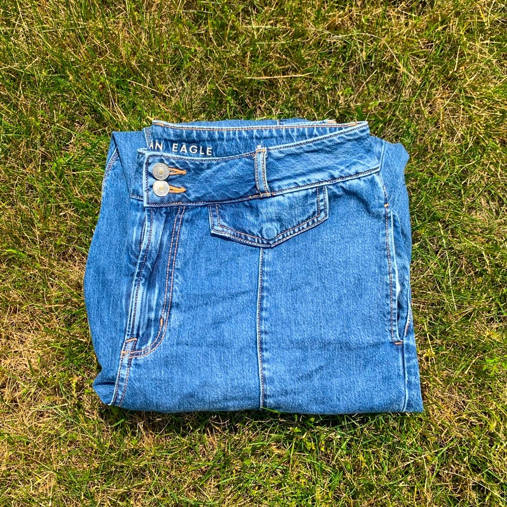 American Eagle Relaxed Mom Jean